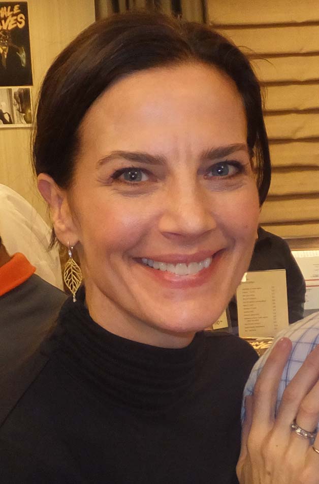 Actresse Terry Farrell | Body Measurements