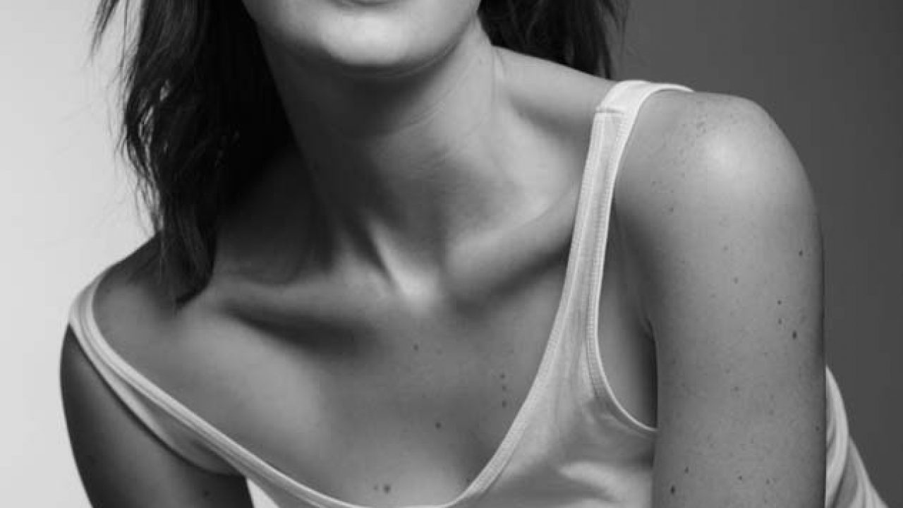 Elizabeth henstridge boobs